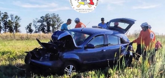 Marcos Juárez: automóvil impactó contra un camión en autopista