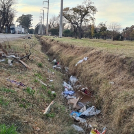 Alerta el municipio sobre los residuos en los canales de desagues
