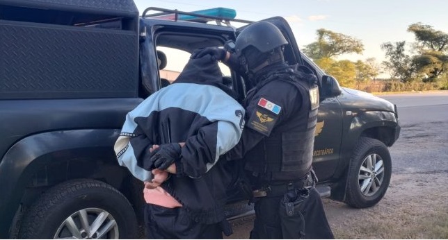 Bell Ville: En controles preventivos, fueron detenidos dos sujetos con drogas y un arma de fuego