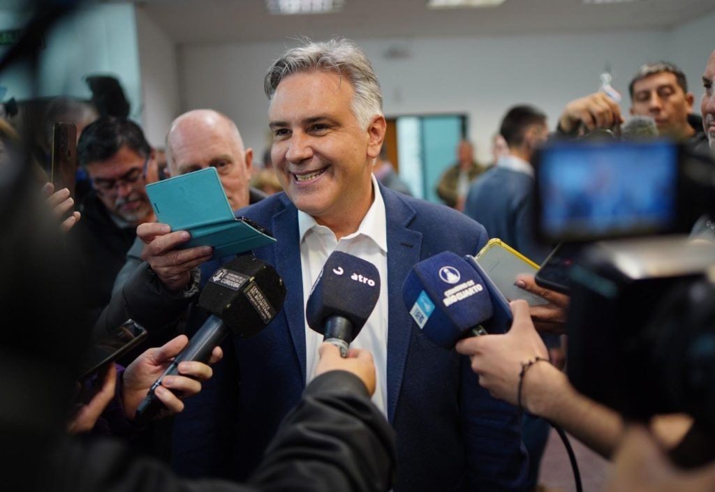Llaryora saludó a los periodistas en su día