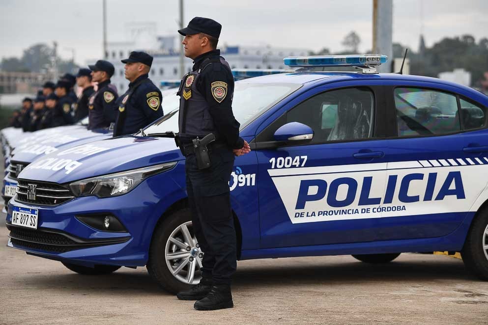 Policías de Córdoba tienen prohibido trabajar para aplicaciones de viaje