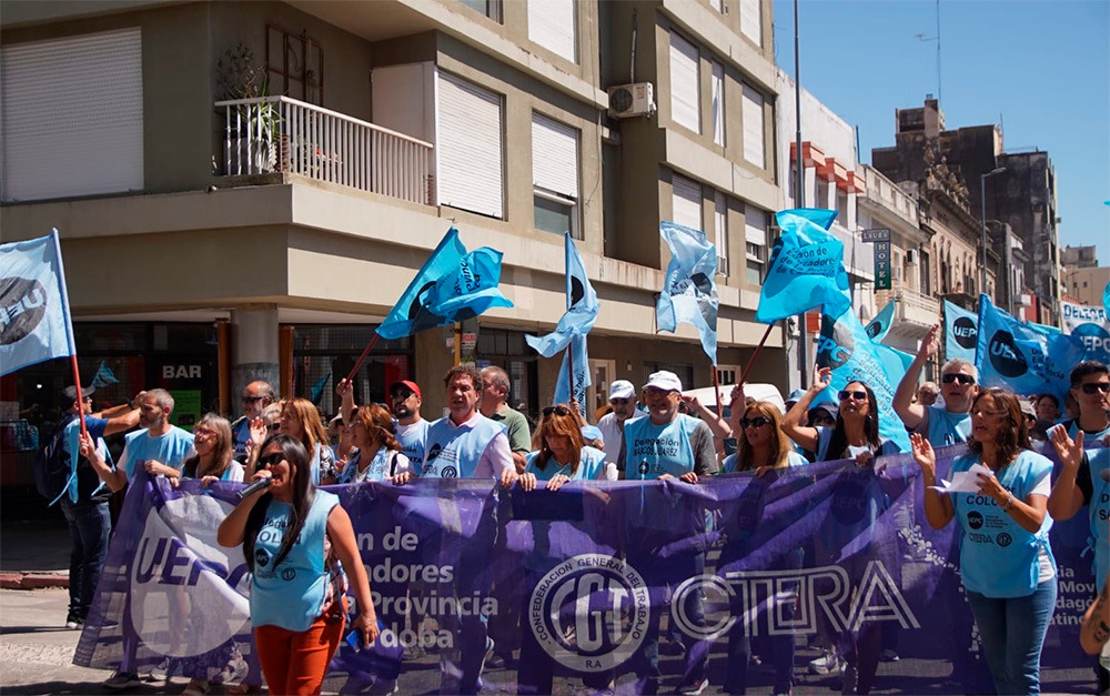 Los docentes rechazaron la propuesta salarial del gobierno y convocaron a un paro para el lunes y martes