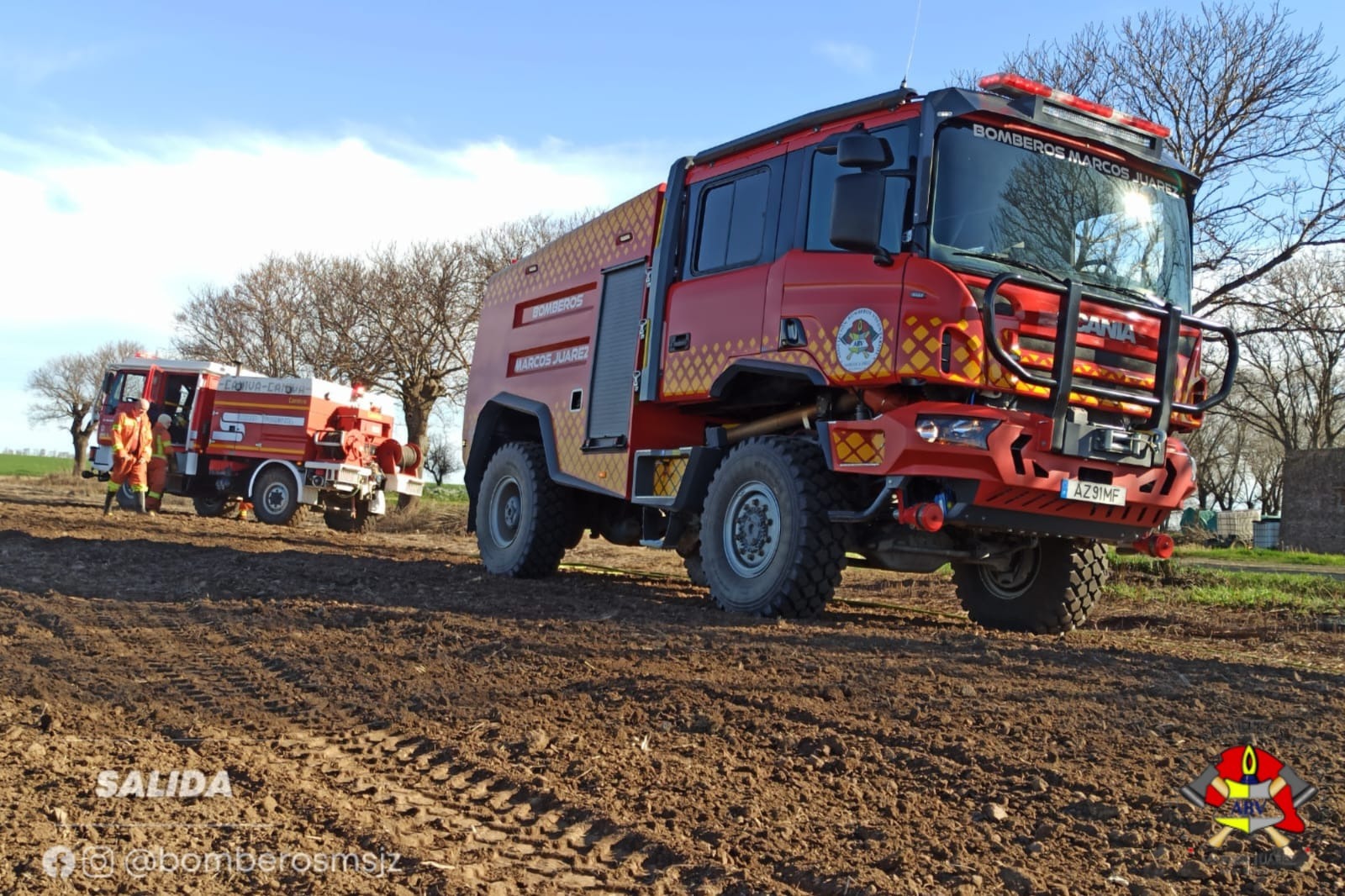 Salida de bomberos por incendio de pastos en zona rural