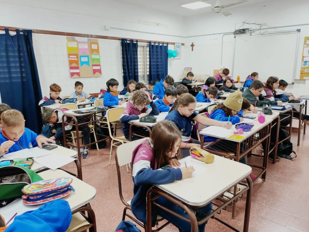 En Córdoba, 8 de cada 10 estudiantes en lengua y 6 de cada 10 en matemáticas, terminan la primaria con los aprendizajes esperados para el nivel