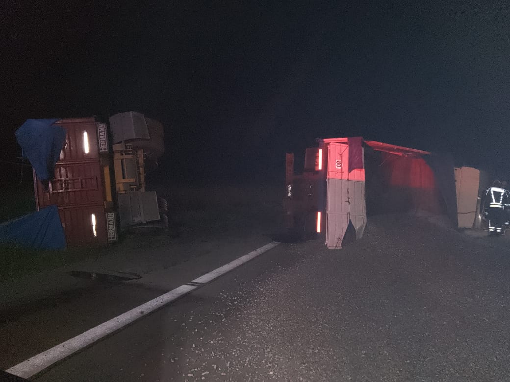 Vuelco de camión provocó corte de tránsito en autopista Córdoba-Rosario