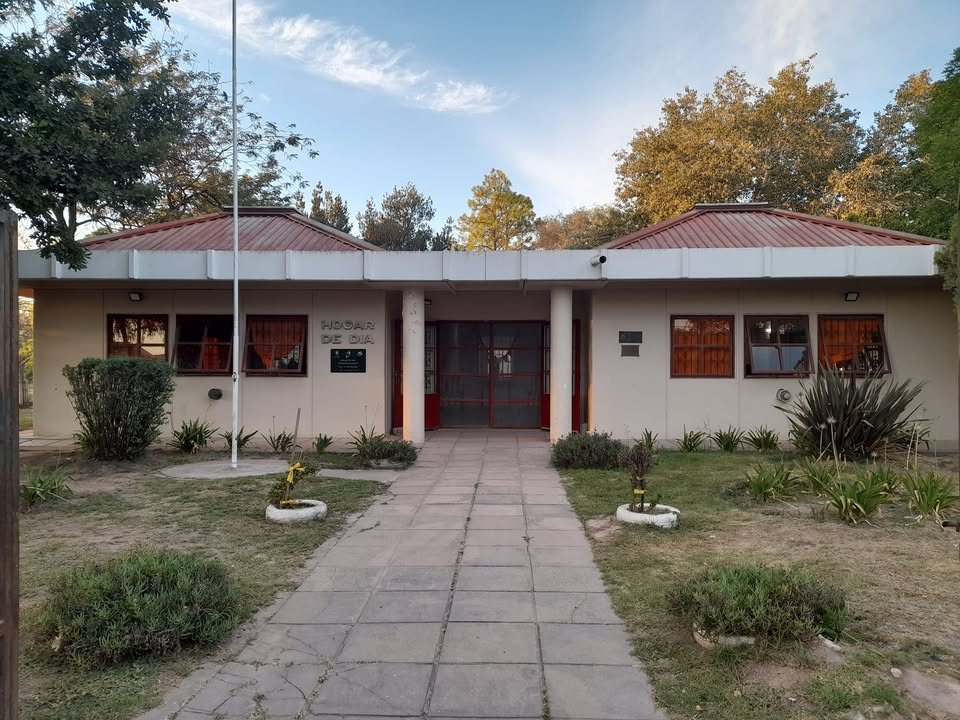 Día Mundial de Toma de Conciencia del Abuso y Maltrato en la Vejez : Jornadas de reflexión y actividades en el Hogar de Día 
