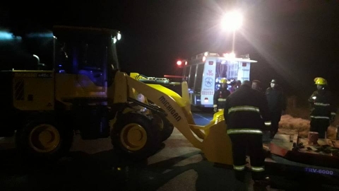Tortugas: cayó implemento agrícola de un camión en la ruta 9