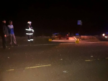 Tortugas: cayó implemento agrícola de un camión en la ruta 9