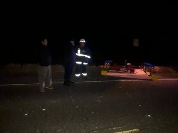 Tortugas: cayó implemento agrícola de un camión en la ruta 9