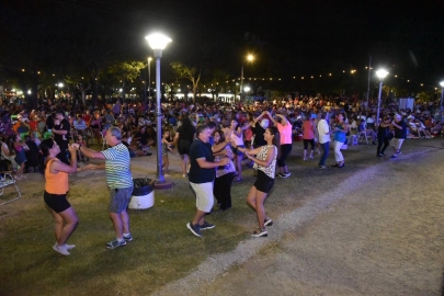 Más de 5.000 personas disfrutaron de la noche inaugural de verano en el Anfiteatro
