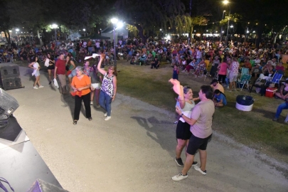 Más de 5.000 personas disfrutaron de la noche inaugural de verano en el Anfiteatro
