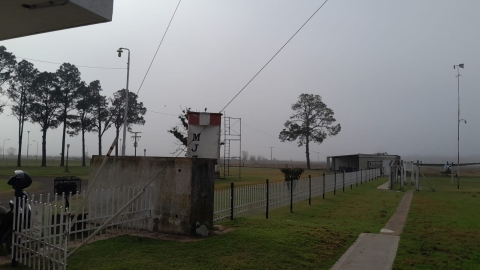 Una densa niebla sobre Marcos Juárez con visibilidad reducida a menos de 800 metros