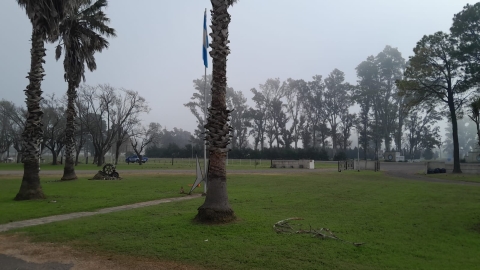 Una densa niebla sobre Marcos Juárez con visibilidad reducida a menos de 800 metros