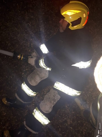 Bomberos Voluntarios de Marcos Juárez y Leones viajaron al incendio de la manicera que lleva una semana