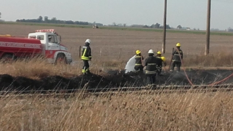 Incendio de campo entre Armstrong y Cañada de Gómez