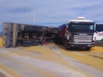 Leones: accidente entre camiones sin lesionados