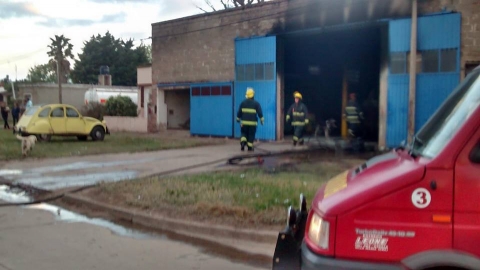 Gral Roca: incendio en una fábrica de sinfines
