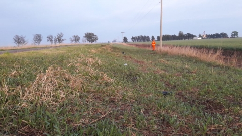 Tumbó en la ruta, el conductor dejó la camioneta y fue al hospital