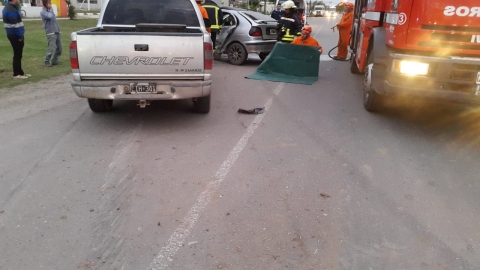 Leones: camioneta giró sobre la ruta e impactó con un vehículo que circulaba