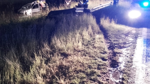 Despistó un utilitario, terminó en el agua de la banquina, falleció una mujer