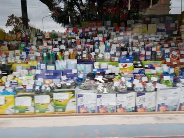 Útiles escolares: la familia compró distinto este año en Tienda Los Amigos 