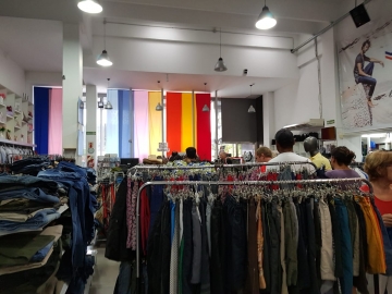 Útiles escolares: la familia compró distinto este año en Tienda Los Amigos 