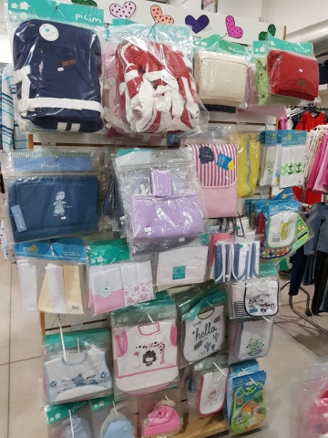 Útiles escolares: la familia compró distinto este año en Tienda Los Amigos 