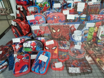 Útiles escolares: la familia compró distinto este año en Tienda Los Amigos 