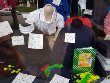 Útiles escolares: la familia compró distinto este año en Tienda Los Amigos 