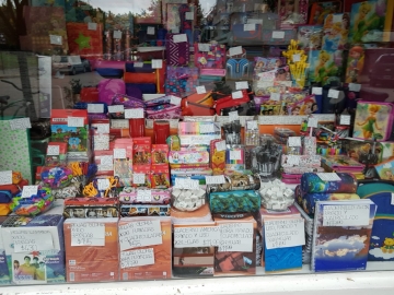 Útiles escolares: la familia compró distinto este año en Tienda Los Amigos 