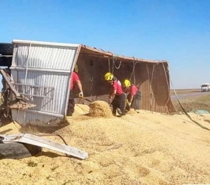 Marcos Juárez: volcó un camión que transportaba cereal