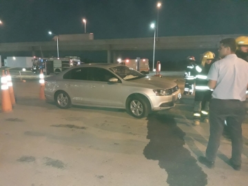 Leones: automovilista impactó con guardarail en autopista