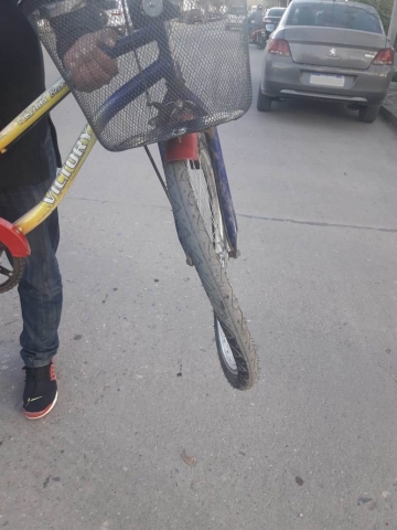 Leones: un hombre de 84 años en bicicleta sufrió graves lesiones al chocar con un automóvil