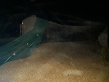 Gral Roca: vuelco de un camión, transito interrumpido sobre ruta 9 
