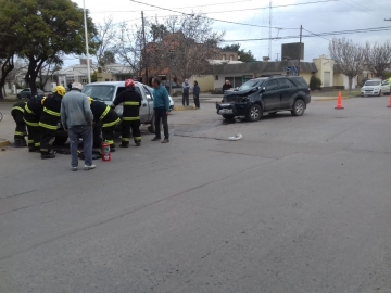Marcos Juárez: accidente entre dos camionetas en Av Alem a metros de ruta 9