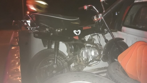 Leones: una pareja sufrió lesiones en sus miembros al chocar con un automóvil