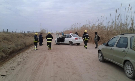 Leones: vuelco en solitario en camino rural hacia Monte Buey