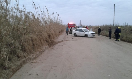 Leones: vuelco en solitario en camino rural hacia Monte Buey