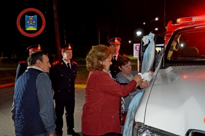 Leones: bomberos presentó nueva unidad bajo el nombre de Carlos 
