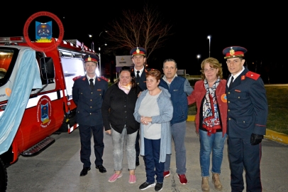 Leones: bomberos presentó nueva unidad bajo el nombre de Carlos 