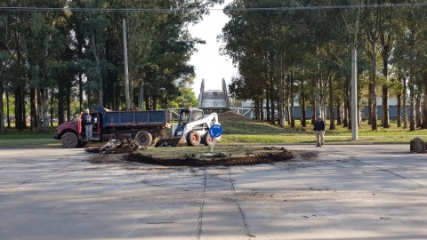 Marcos Juárez: retiran las rotondas de calle J  B Justo