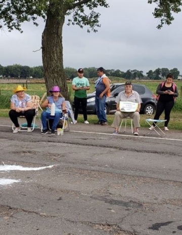 Reunión de vecinos autoconvocados en reclamo por el estado de la Ruta 9