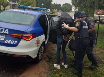 Agredieron a un efectivo y dañaron un móvil policial por incumplir la cuarentena