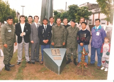 Hijos de Veteranos de Malvinas piden embanderar los frentes para homenajear a los héroes