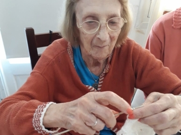 “Les dijimos a las abuelas que estamos en un crucero para sobrellevar la cuarentena” dijo la encargada de Las Magnolias 1