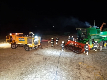 Se prendió fuego una cosechadora al norte de Leones
