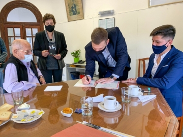 Correa: Un vecino de 88 años donó su casa y auto para el Samco local

