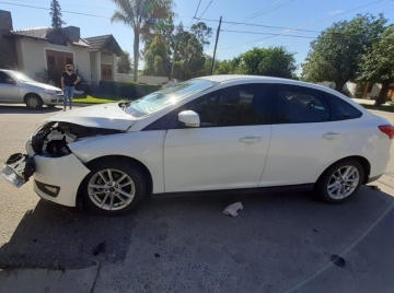 Conductor sufre traumatismos tras un accidente vial