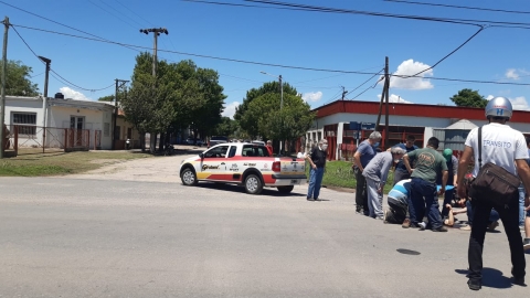 Motociclista trasladado al hospital por traumatismo en hombro y espalda