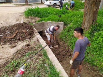 Reparaciones y limpiezas en los desagües de la ciudad 